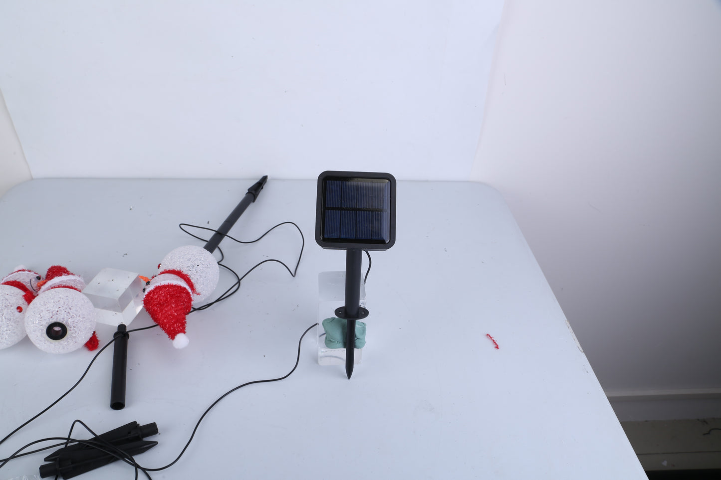 1Pc Solar Powered Lamp 3 Snowmen Outdoor Decorative Christmas Lamp Garden Stake Light IP55 Waterproof Santa Landscape Light Warm White LED Lighting Pathway Yard Patio